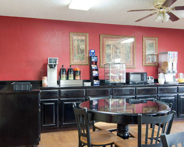 Food & Drinks 5, Econo Lodge Pine Bluff, Jefferson