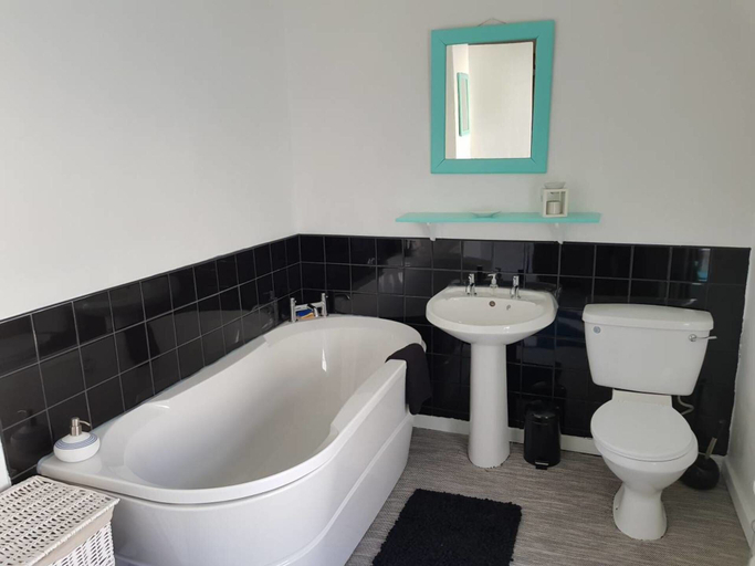 Bathroom, House - Sleeps 4 - Pets Ok - Parking - Garden, Redcar and Cleveland