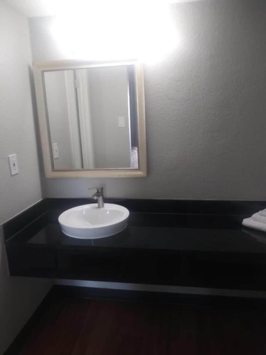 Bathroom, Drummers Inn, Fort Worth