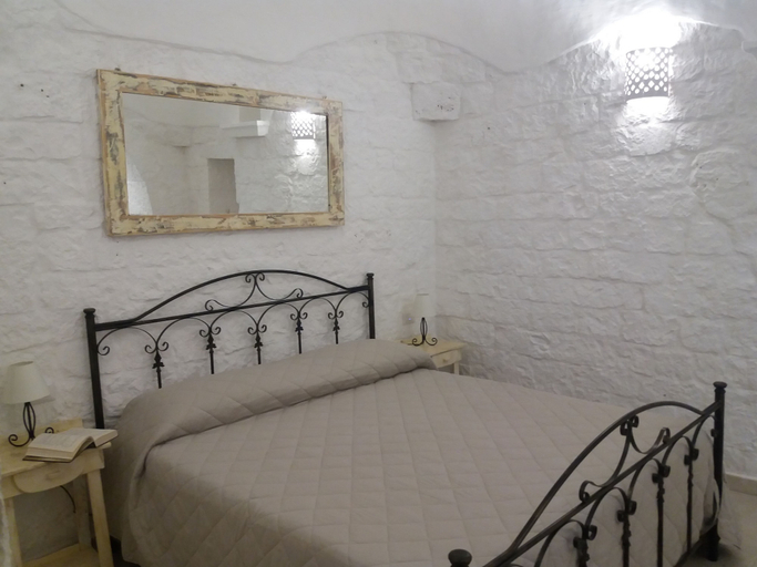 Bedroom 2, REFUGE OF THE PAGANI, Brindisi