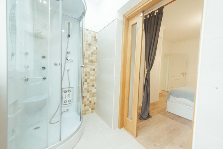 Bathroom 4, Grand Almirante by Homing, Lisbon