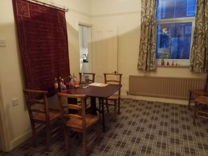 Others 4, House - Sleeps 4 - Pets Ok - Parking - Garden, Redcar and Cleveland