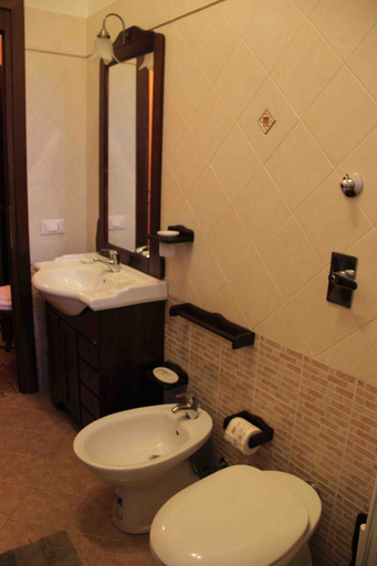 Bathroom 4, Il Quadrifoglio, Trapani