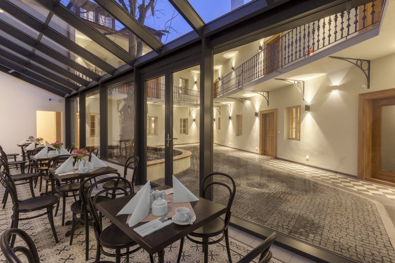Food & Drinks 4, Hotel At the White Lily, Praha 6