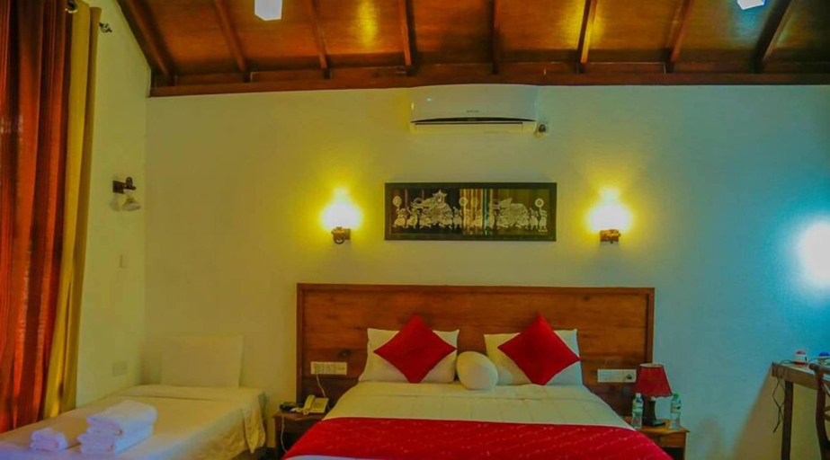 Bedroom 3, Hotel Saji-Sami, Mihinthale