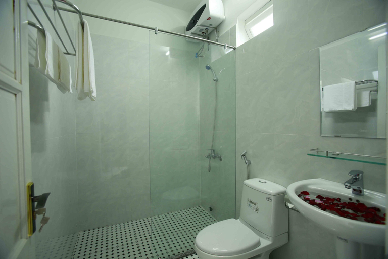 Bathroom 5, La Uy Villa, Da Nang