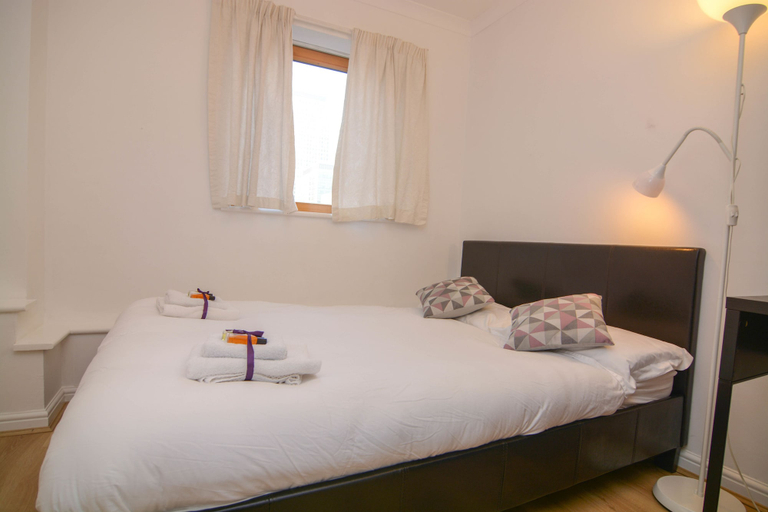 Bedroom 3, Apartment Wharf – Meridian Place, London