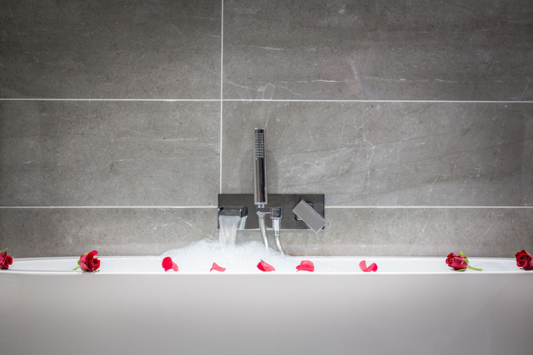 Bathroom 3, Longcourt House Hotel