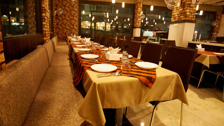 Food & Drinks 5, Hotel Golden View, Ahmadnagar