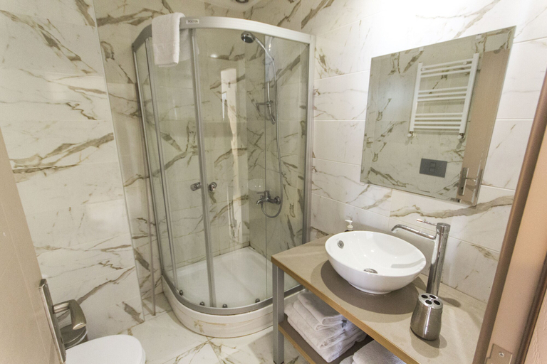 Bathroom 3, Garan Apartments, Beyoğlu