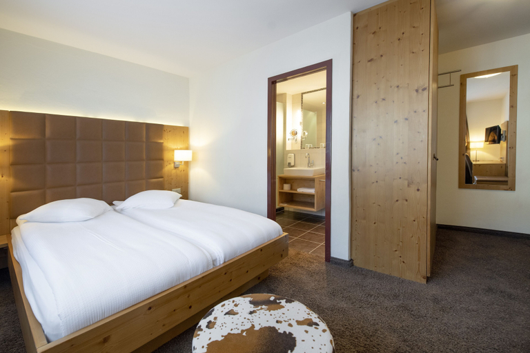 Bedroom 3, Olympic, Sierre