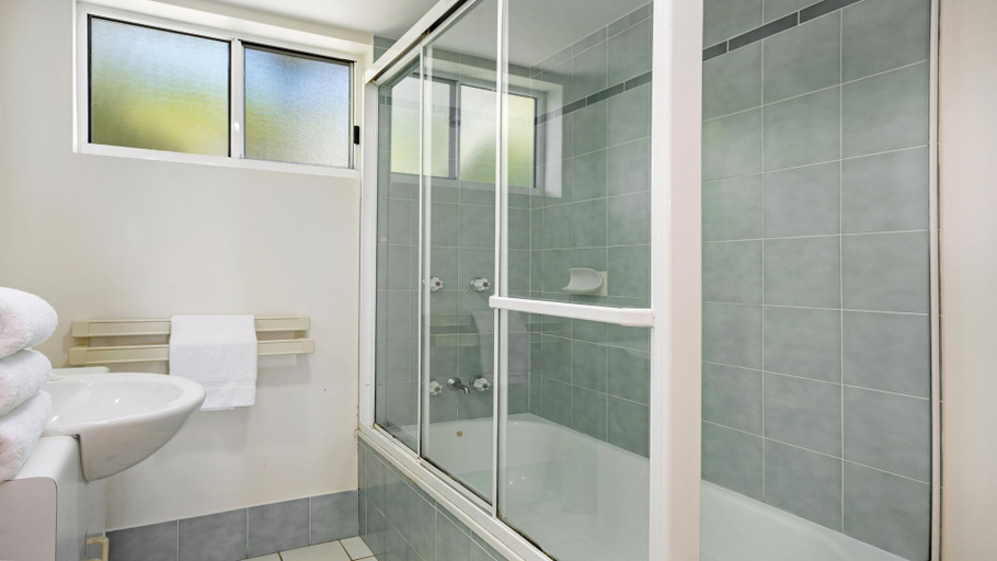 Bathroom, Pacific Waves, Noosa - Sunshine-Peregian