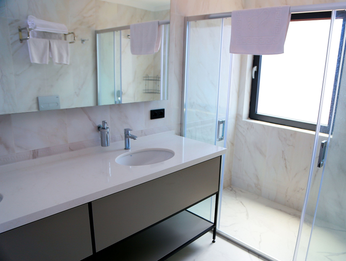Bathroom 5, Senyildiz Hotel, Foça