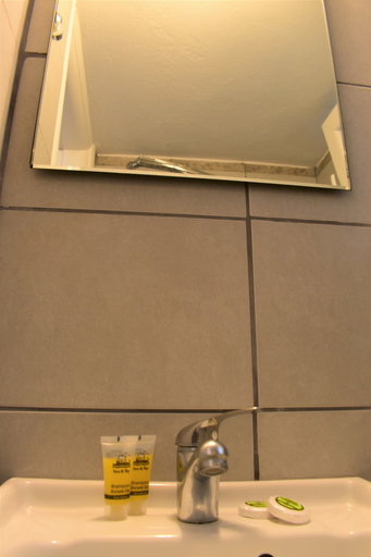 Bathroom 3, Small & Cozy Flat near Hospitals, Attica