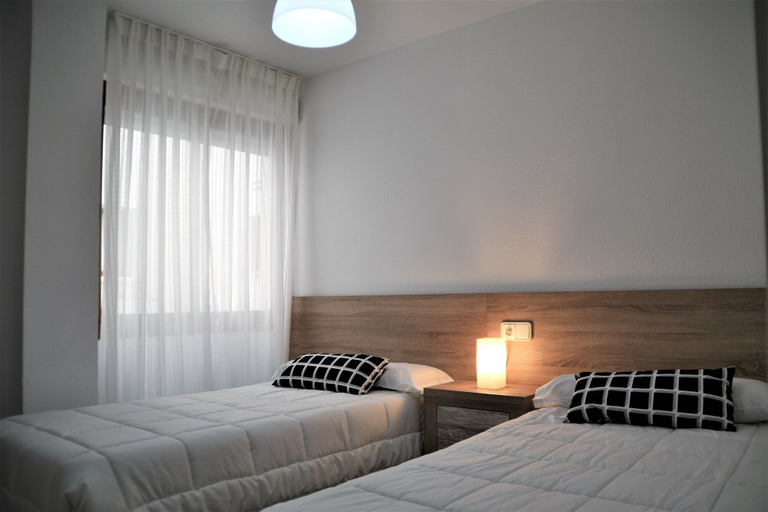 Bedroom 2, Marconi 3 - 4B by Beni4u, Alicante