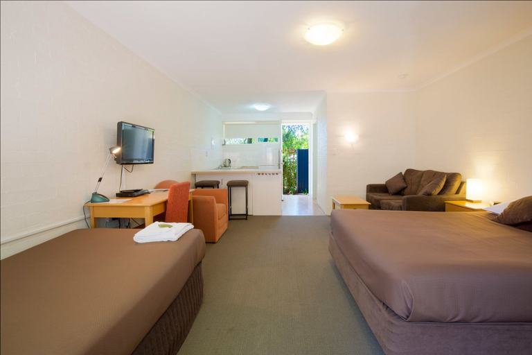 Bedroom 3, Summer East Serviced Apartments, Orange