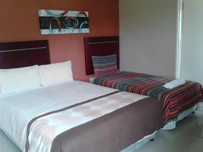 Bedroom 2, Kesmo Lodge, Ngamiland East