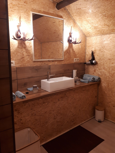 Bathroom 3, L'Omalienne, Liège