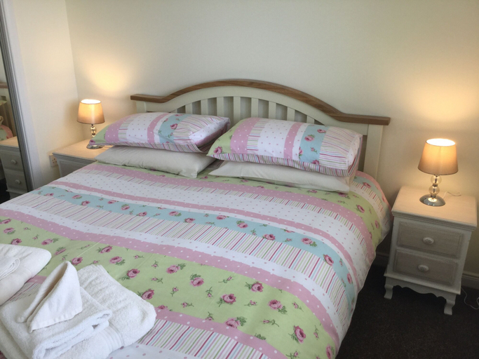 Bedroom 2, Inverness Apartments - Morning Field, Highland