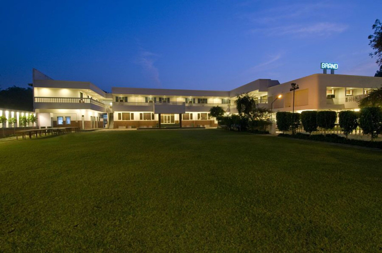 Exterior & Views 2, Grand Hotel Agra, Agra