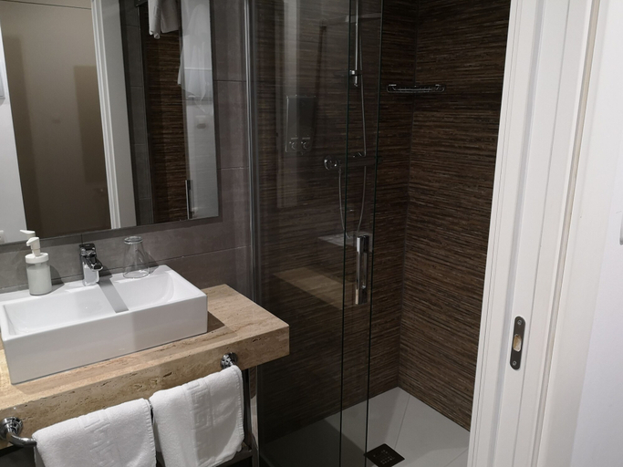 Bathroom 4, Hotel Avenida Tropical, Granada