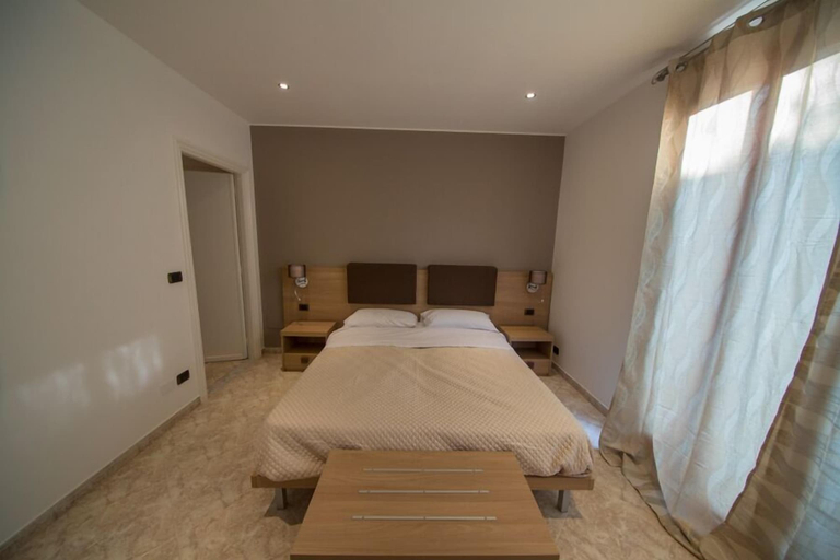 Bedroom 5, La Dolce Vita, Imperia