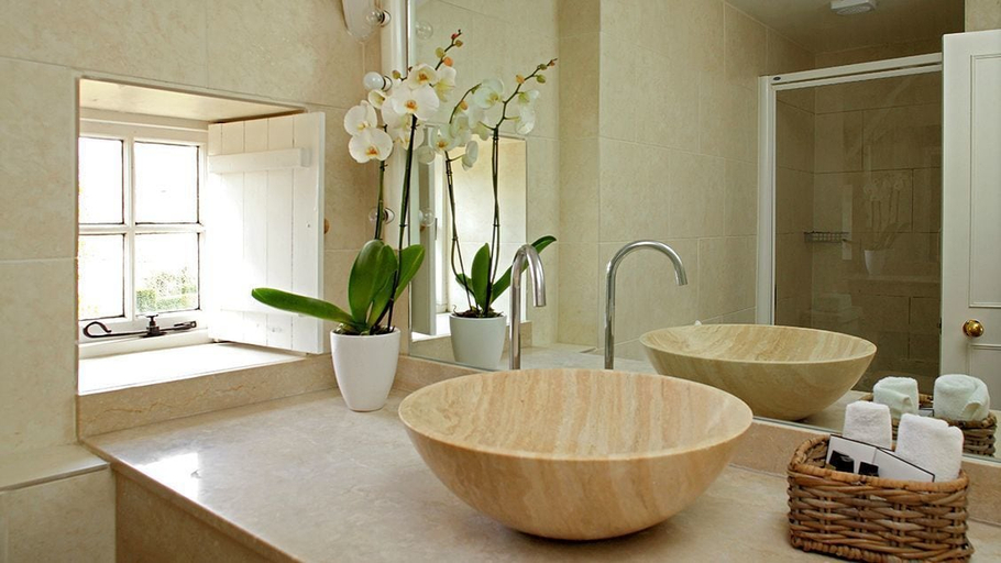 Bathroom 4, Goodwood Cottage, Oxfordshire