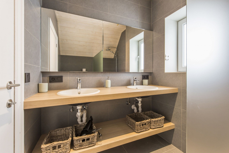 Bathroom, Koetje Boe, West-Vlaanderen