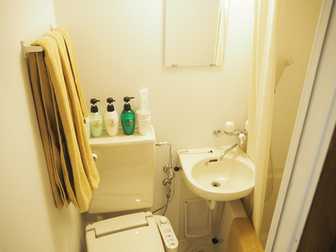 Bathroom 3, North Front Hostel, Fukuchiyama