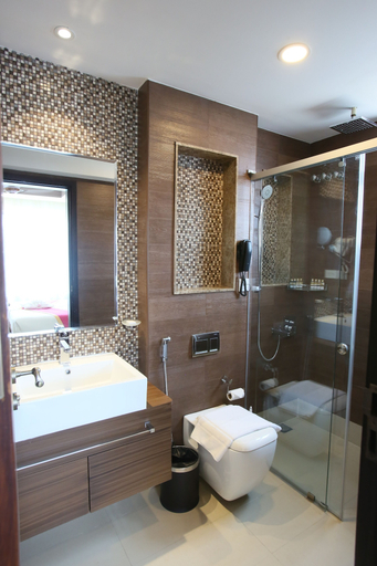Bathroom 5, Vivin Luxury Suites, Thiruvananthapuram