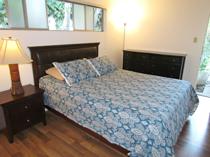 Bedroom 2, 4 Bedroom Celebrity House with Pool & City View, Los Angeles