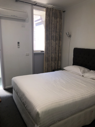 Bedroom 2, Evancourt Motel, Melbourne