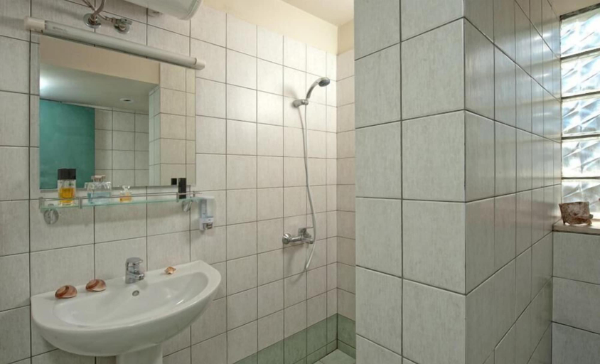 Bathroom 3, Villiana Holiday Apartments, Crete