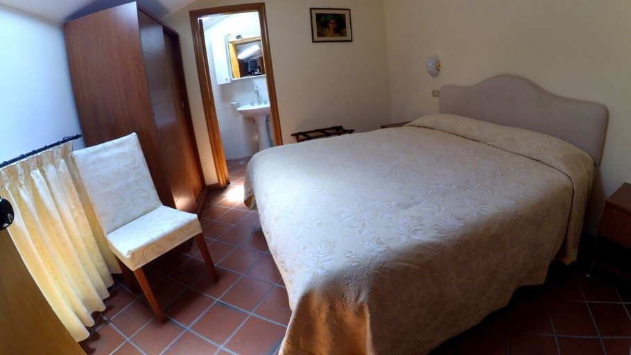 Bedroom 2, Caterina House, Cosenza