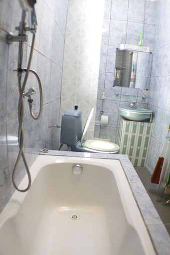 Bathroom 3, Kemal Hotel, Wouri