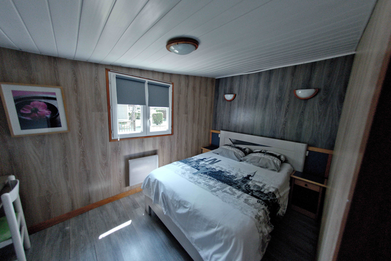 Bedroom 3, Espace Pyrénées Loisirs Campsite, Hautes-Pyrénées