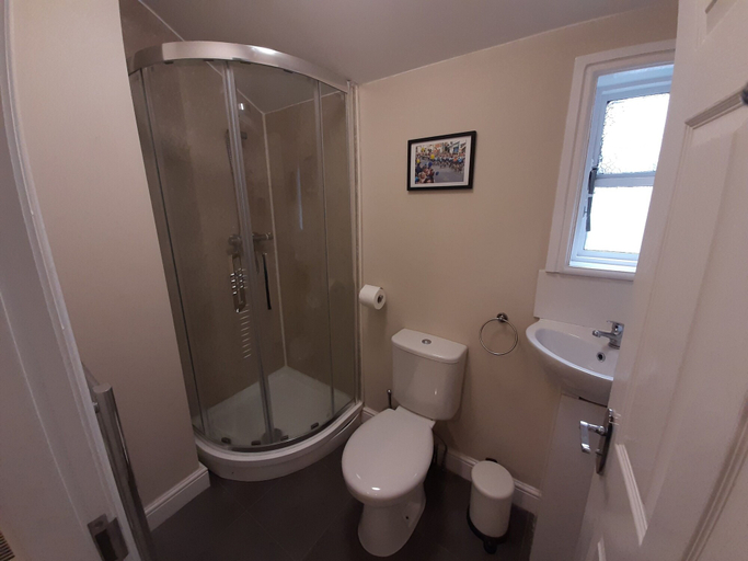 Bathroom 4, Malton Central Apartments, North Yorkshire