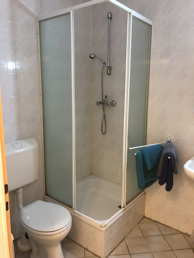 Bathroom 5, Riverside Inn, Barnim
