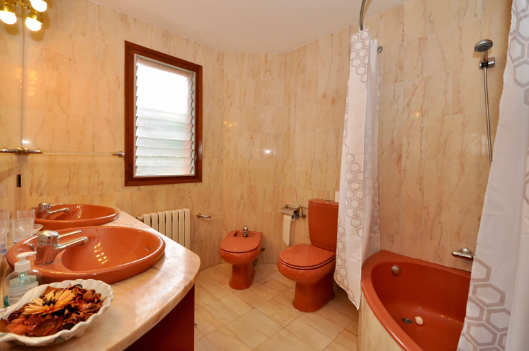 Bathroom 4, Villa Europa C061, Girona