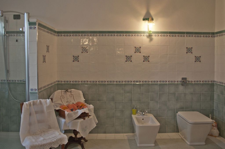 Bathroom 5, B&B Corte Leopoli, Mantua