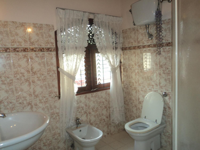 Bathroom, Villa Relax, Galle Four Gravets
