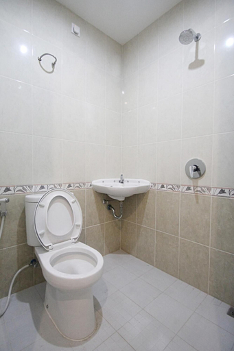 Bathroom 5, Rumah Kayu Manis Tebet, South Jakarta