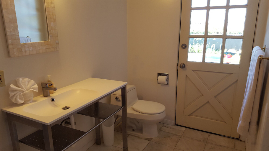 Bathroom 3, 4 Bedroom Celebrity House with Pool & City View, Los Angeles