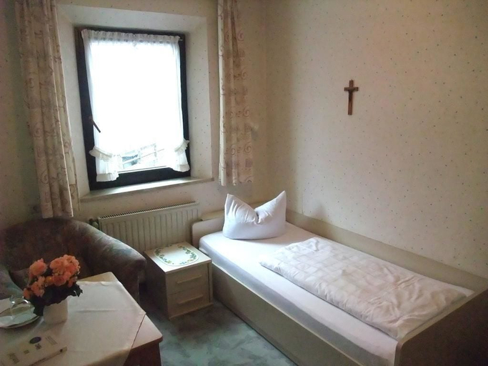 Bedroom 2, Gasthof-Pension Alte Post, Forchheim