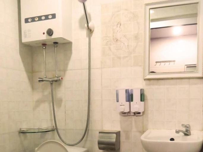 Bathroom 5, First Inn, Kowloon