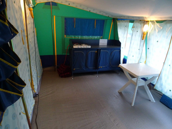 Bedroom 3, Camping Le Repaire - Tente Aménagée, Dordogne