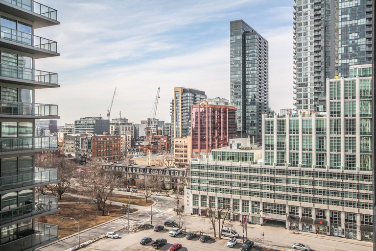 Sarkar Suites - Blue Jays Way, Toronto
