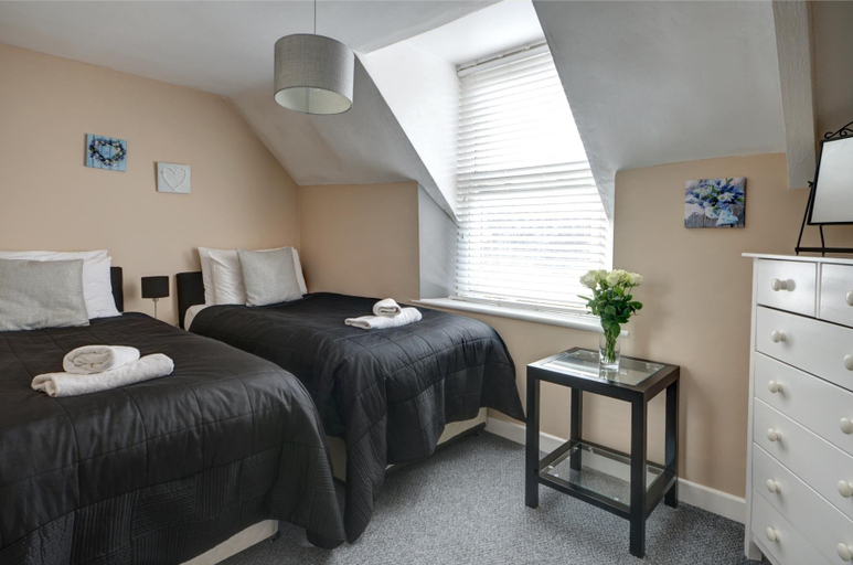Bedroom 3, Walkers Court 3 Bedroom Apartment, Gloucestershire