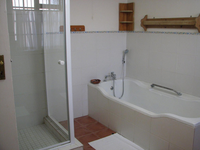 Bathroom 3, Toverberg Guest Houses, Pixley ka Seme