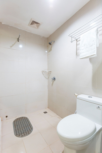 Bathroom 4, OYO 773 Hotel Rujia, Central Jakarta